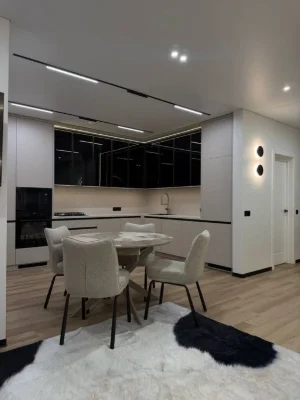 I am selling a 2-room apartment with a functional 3k in the Parkovye Mi residential complex.