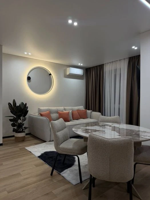 I am selling a 2-room apartment with a functional 3k in the Parkovye Mi residential complex.