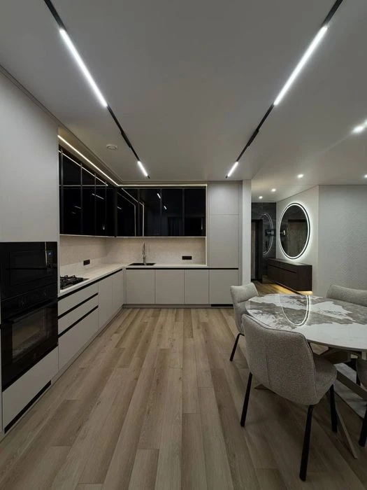 I am selling a 2-room apartment with a functional 3k in the Parkovye Mi residential complex.