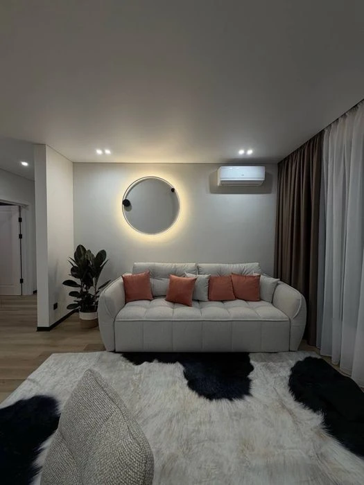 I am selling a 2-room apartment with a functional 3k in the Parkovye Mi residential complex.