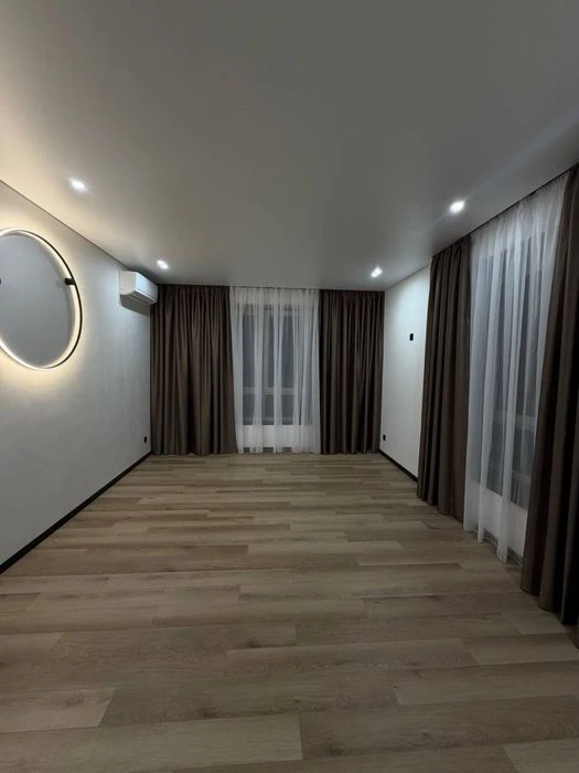 I am selling a 2-room apartment with a functional 3k in the Parkovye Mi residential complex.