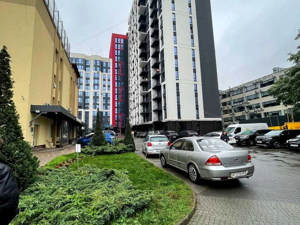 Apartment. Ivano-Frankivsk, Yevhena Konovaltsa St.