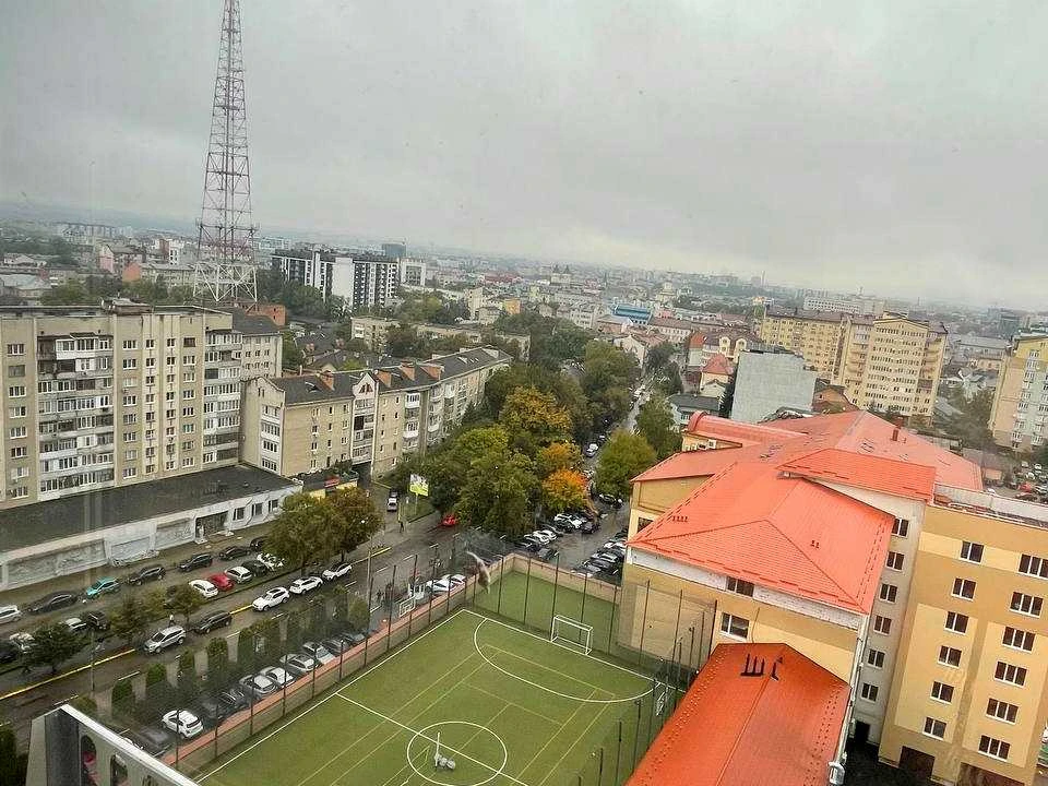 Apartment. Ivano-Frankivsk, Yevhena Konovaltsa St.