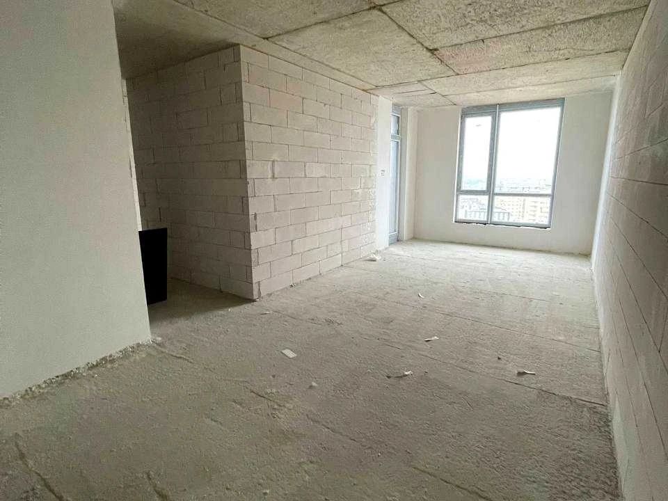 Apartment. Ivano-Frankivsk, Yevhena Konovaltsa St.