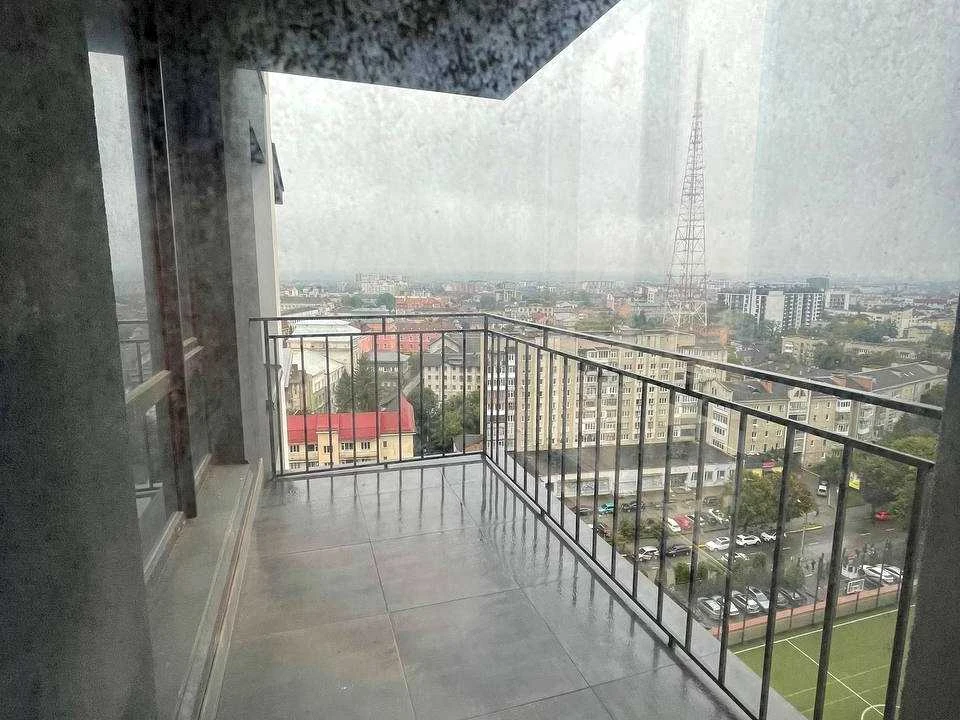 Apartment. Ivano-Frankivsk, Yevhena Konovaltsa St.