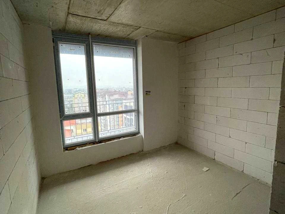 Apartment. Ivano-Frankivsk, Yevhena Konovaltsa St.