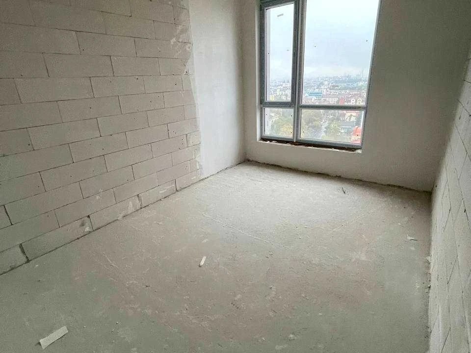 Apartment. Ivano-Frankivsk, Yevhena Konovaltsa St.