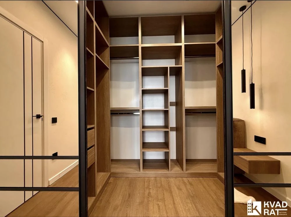 Стильна 1кім квартира з кухнею студією в центрі