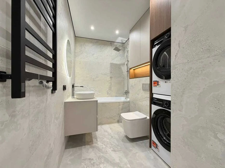 Локация! Стильная квартира с ремонтом у озера!