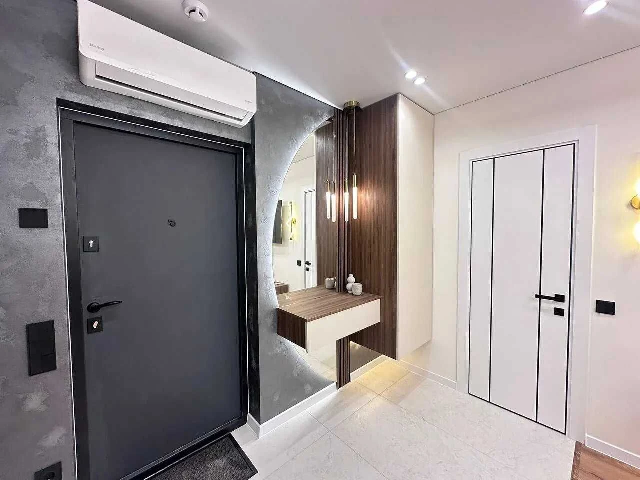 Modern apartment with a balcony near the city lake