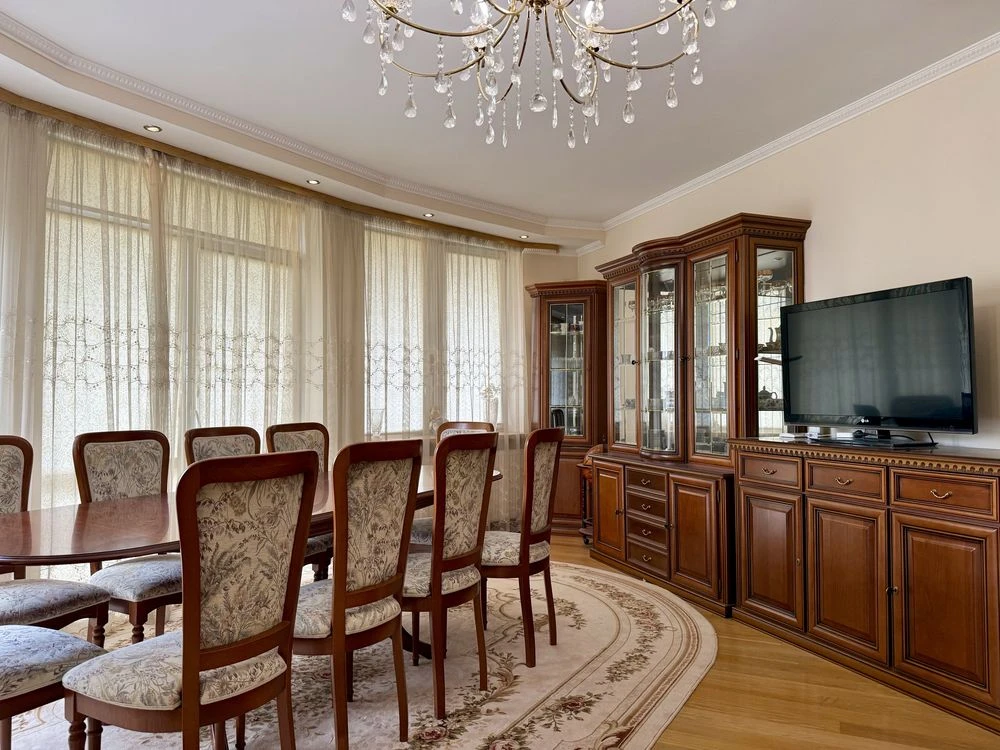 5k apartment for sale in the CENTER of the city!