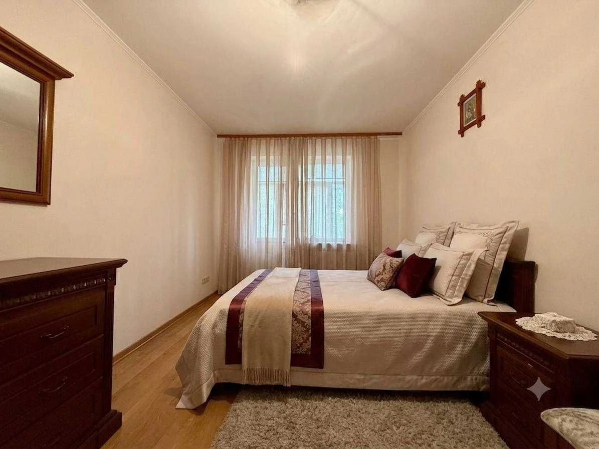 5k apartment for sale in the CENTER of the city!