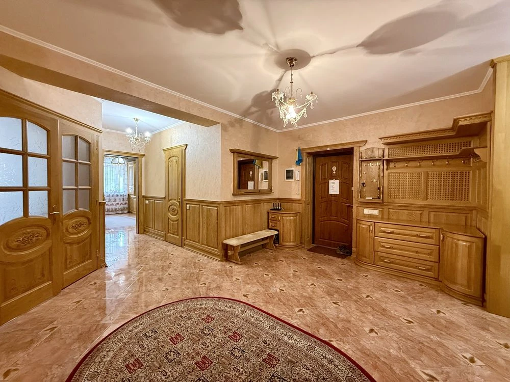 5k apartment for sale in the CENTER of the city!