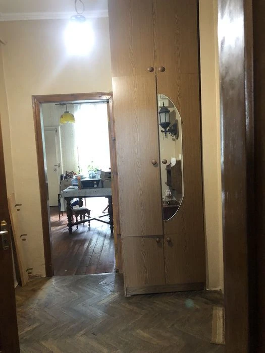 Продаж 1к центр, близько озера, під ремонт