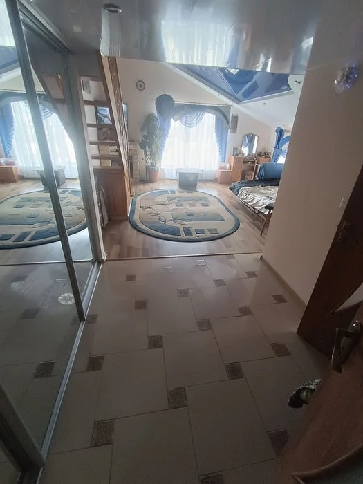 Продається 1км квартира!!