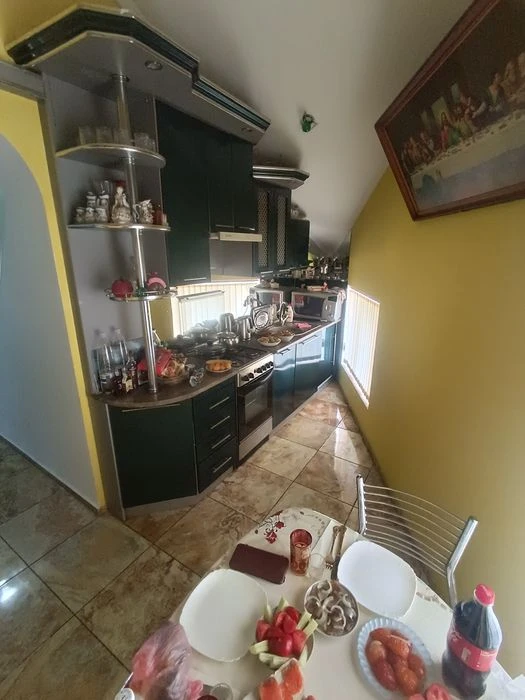 Продається 1км квартира!!