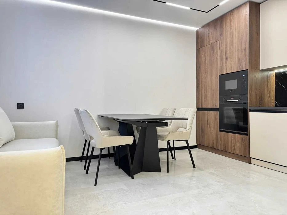 Пространство двухкомнатное у озера