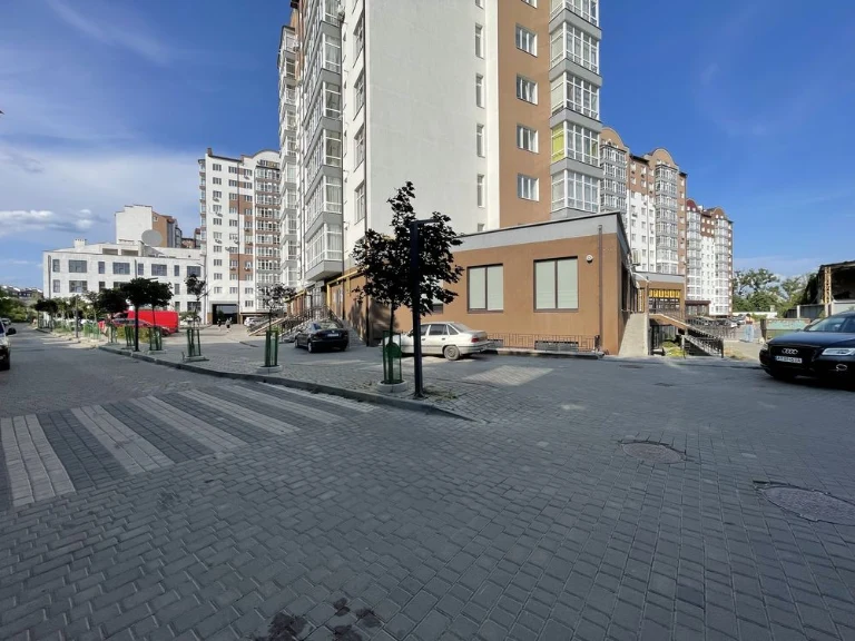 Продаж три кімнатної квартири із ремонтом у центрі Івано-Фра