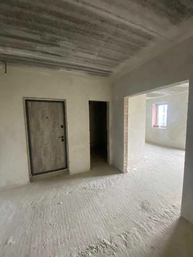 2 кім квартира , готова до ремонту.