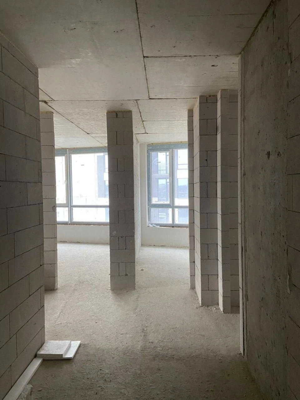 Здана Паркова Алея/ 3кімн 950за м2