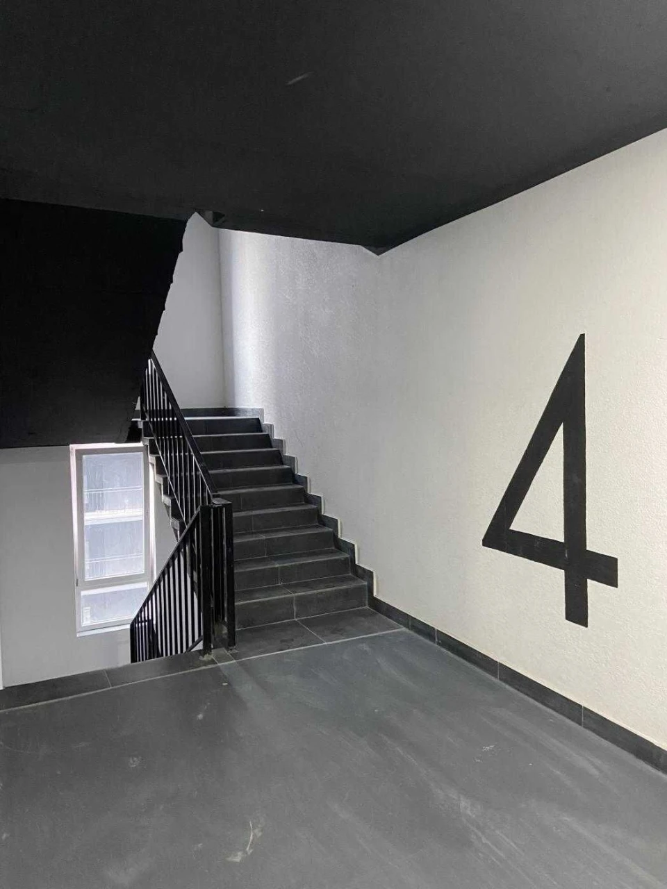 Здана Паркова Алея/ 3кімн 950за м2