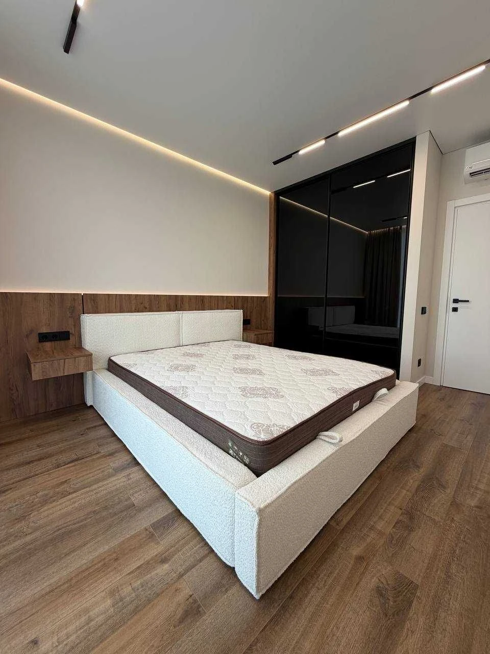 Sale of a stylish 2-room apartment with renovation in the residential complex "Quarter No. 5"