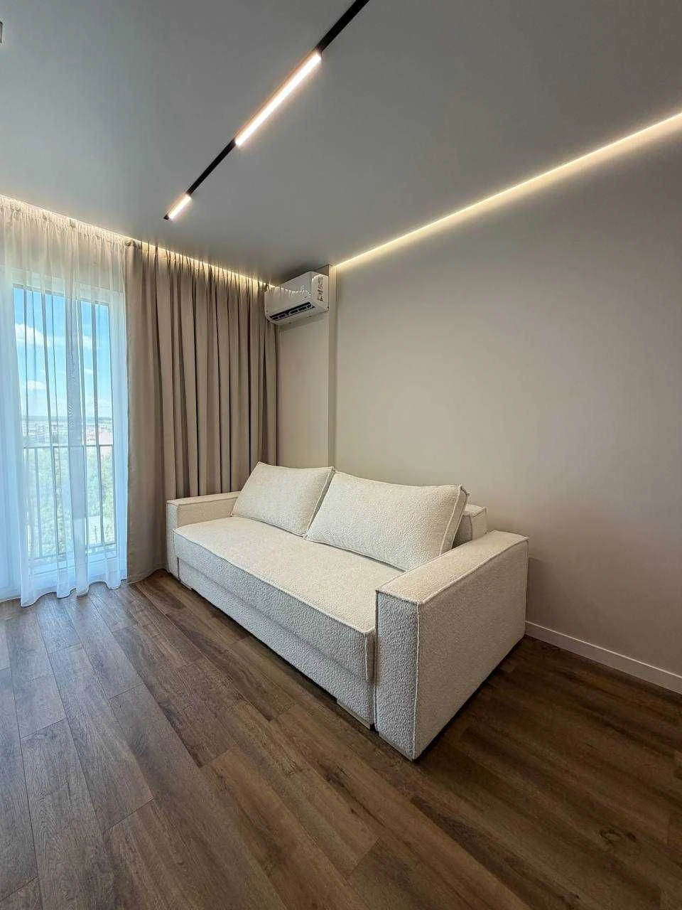 Sale of a stylish 2-room apartment with renovation in the residential complex "Quarter No. 5"