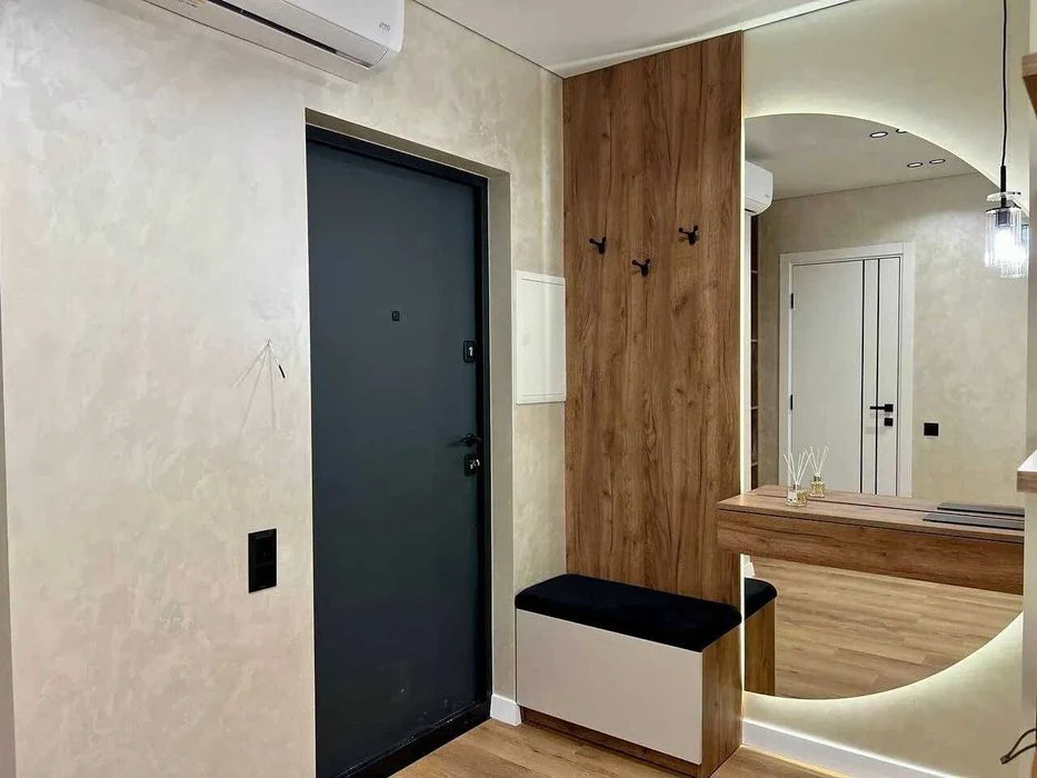 Стильна однокімнатна з якісним ремонтом біля ТЦ Veles Mall