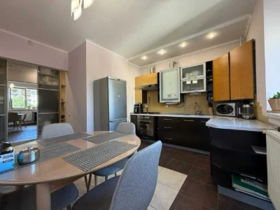 3 комнатная в центре напротив 11 школы. Новостройка – 82 м². Ле