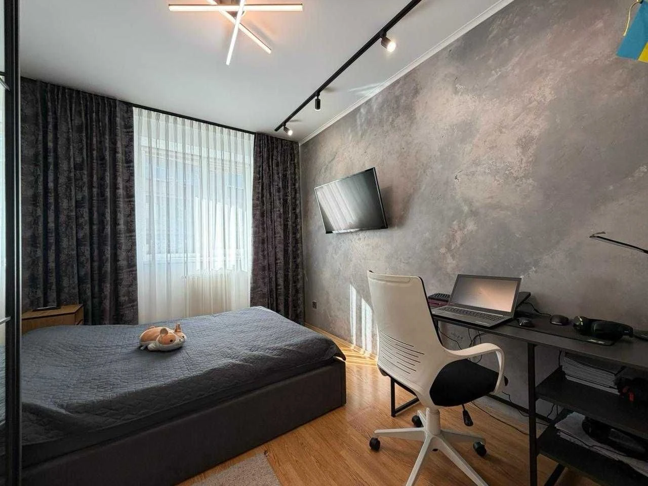 3 комнатная в центре напротив 11 школы. Новостройка – 82 м². Ле