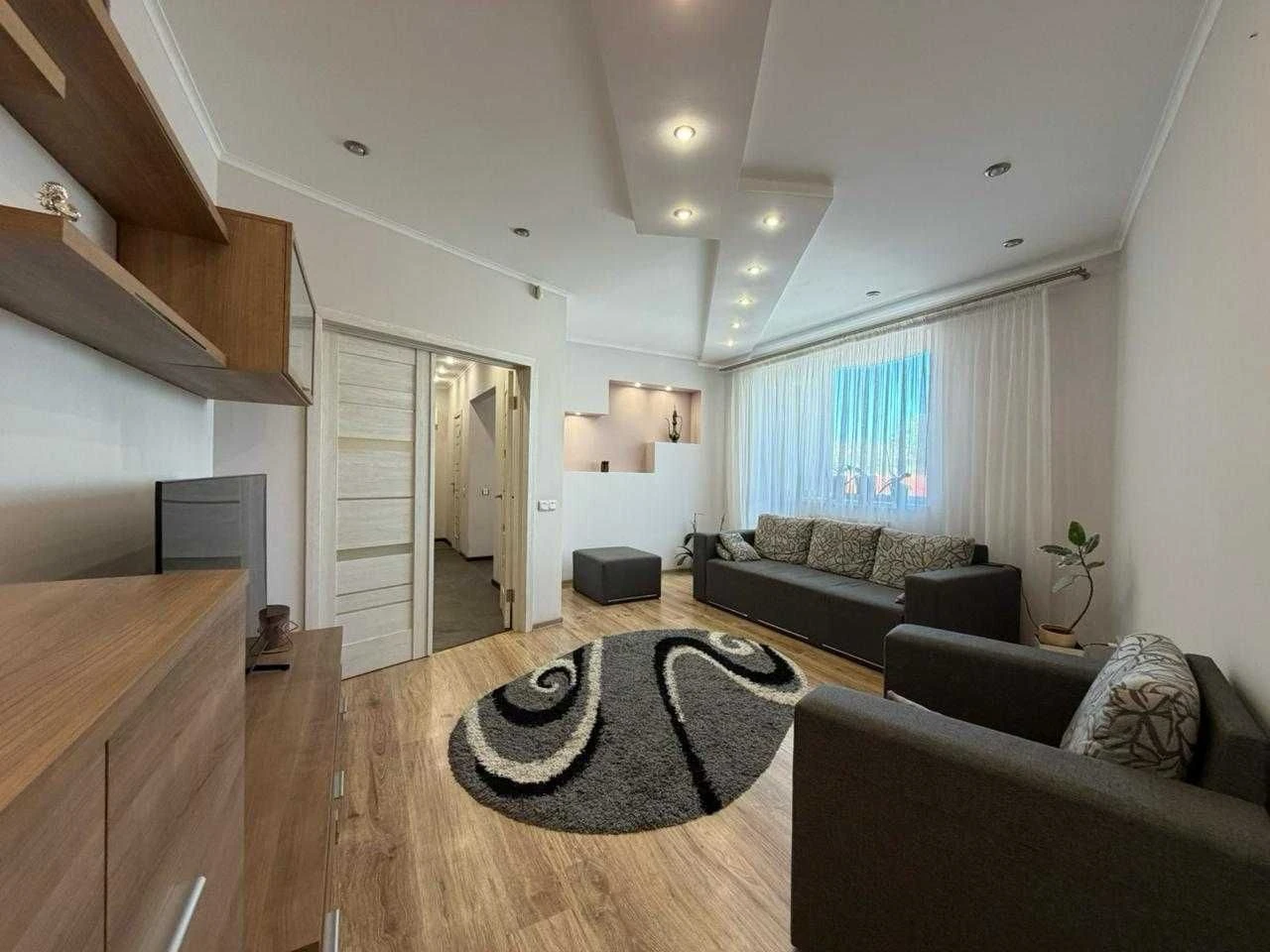 3 комнатная в центре напротив 11 школы. Новостройка – 82 м². Ле
