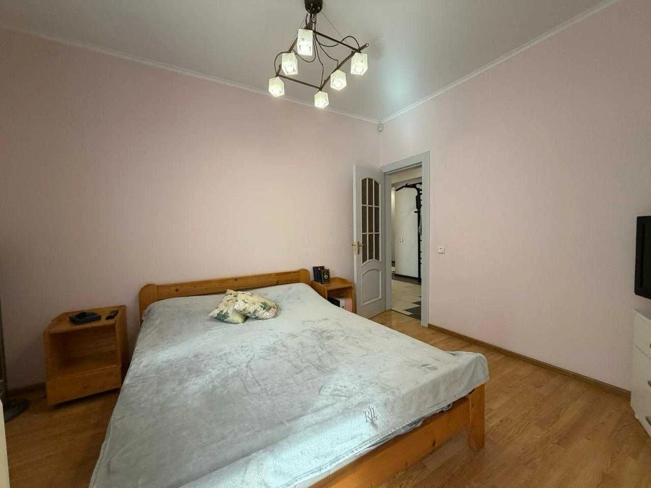 3 комнатная в центре напротив 11 школы. Новостройка – 82 м². Ле