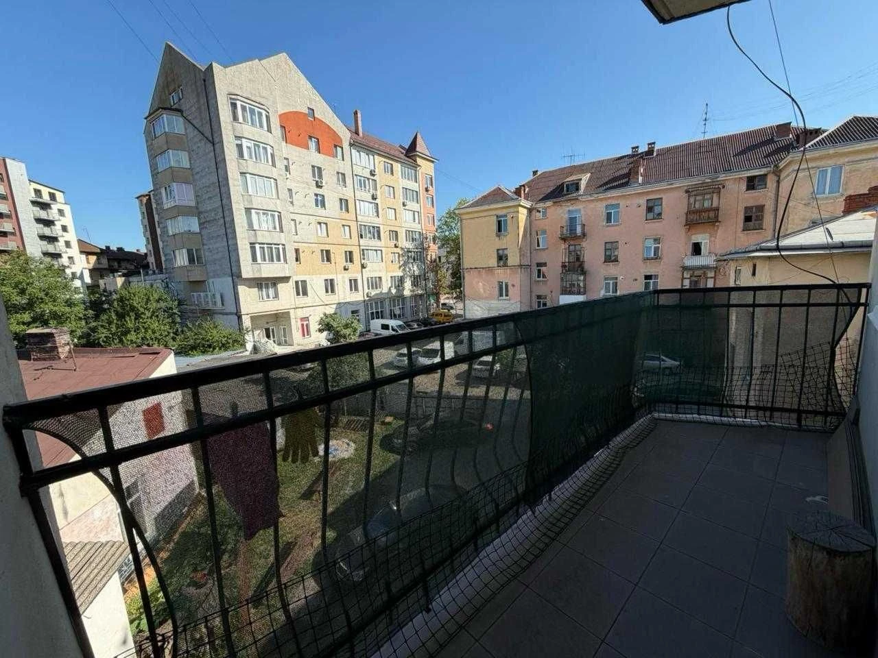 3 комнатная в центре напротив 11 школы. Новостройка – 82 м². Ле