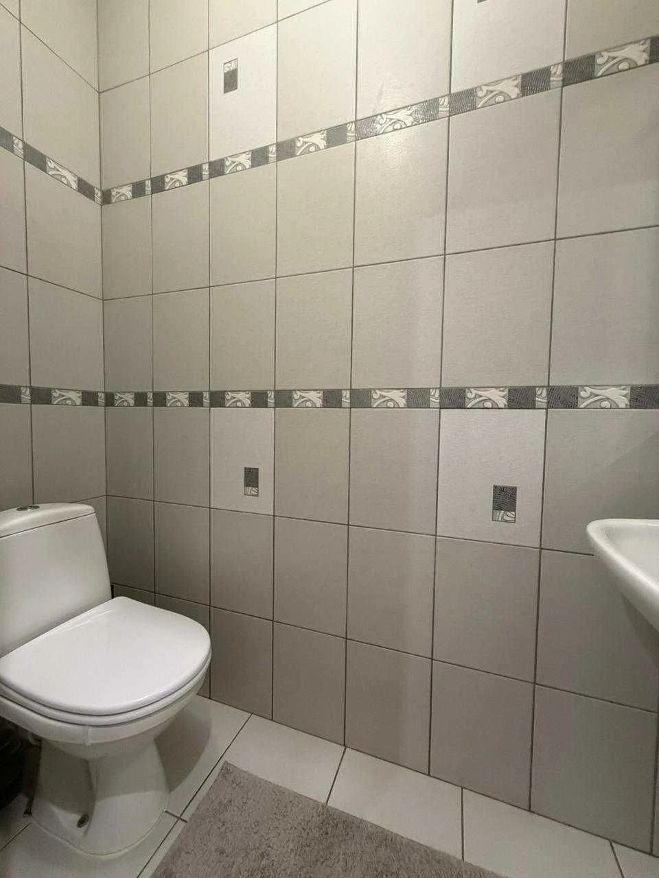 3 комнатная в центре напротив 11 школы. Новостройка – 82 м². Ле