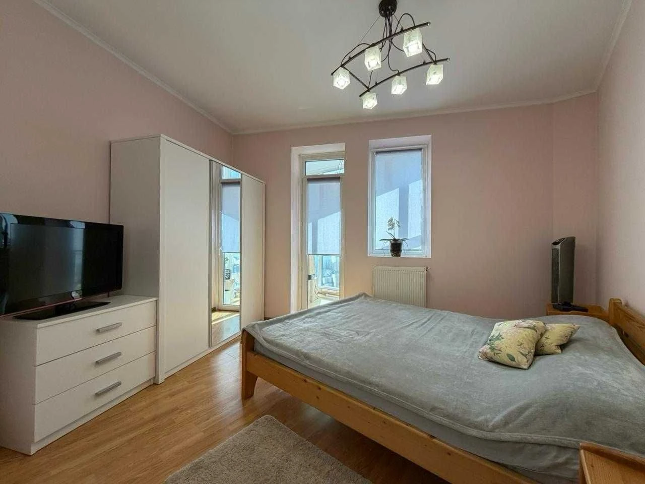 3 комнатная в центре напротив 11 школы. Новостройка – 82 м². Ле