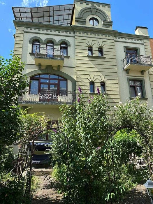Ексклюзивна багаторівнева квартира 377,6 м² біля парку Шевче