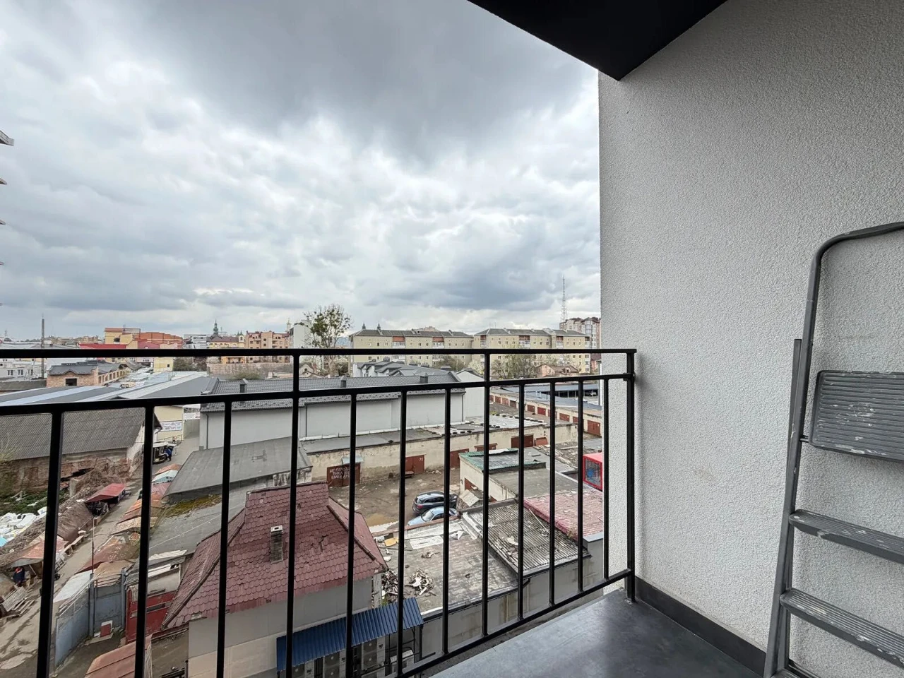 Two-room apartment in the center with a balcony in a prestigious residential area
