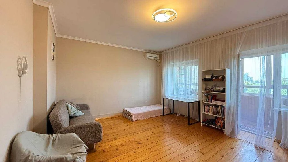 3-room apartment with panoramic views of the lake and mountains in this