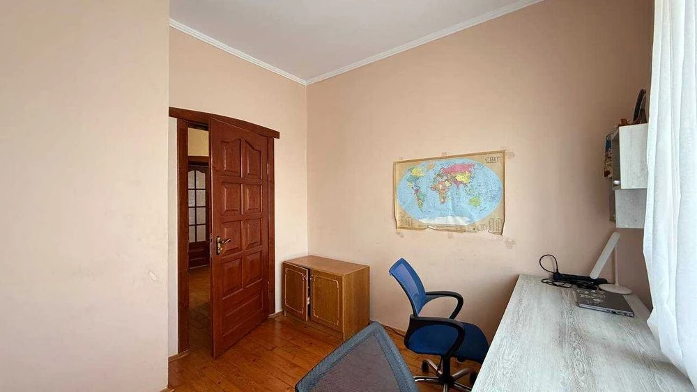 3-room apartment with panoramic views of the lake and mountains in this