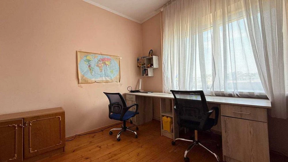 3-room apartment with panoramic views of the lake and mountains in this