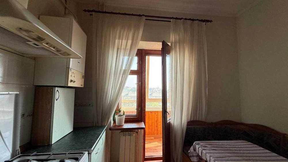 3-room apartment with panoramic views of the lake and mountains in this