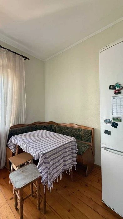 3-room apartment with panoramic views of the lake and mountains in this