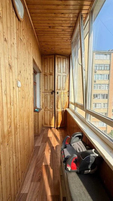 3-room apartment with panoramic views of the lake and mountains in this