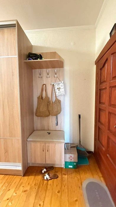 3-room apartment with panoramic views of the lake and mountains in this