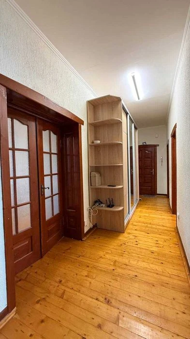 3-room apartment with panoramic views of the lake and mountains in this