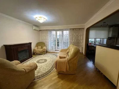 Продаж великої 3 кімнатної вул. Галицька
