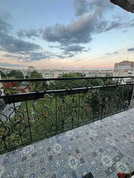 Продаж великої 3 кімнатної вул. Галицька