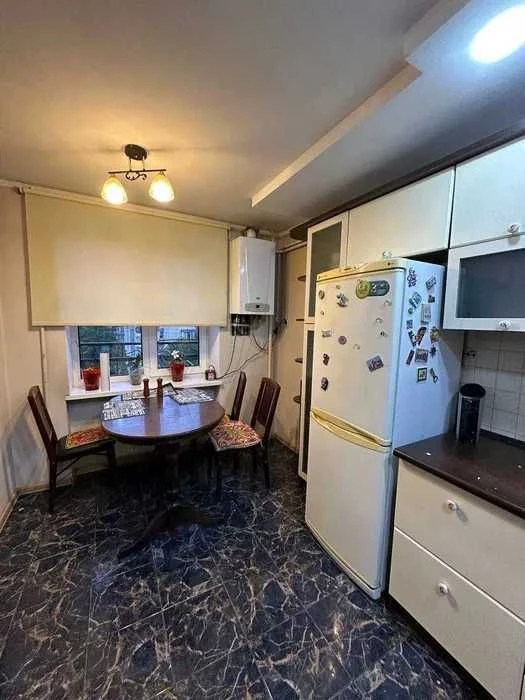 Продаж великої 3 кімнатної вул. Галицька