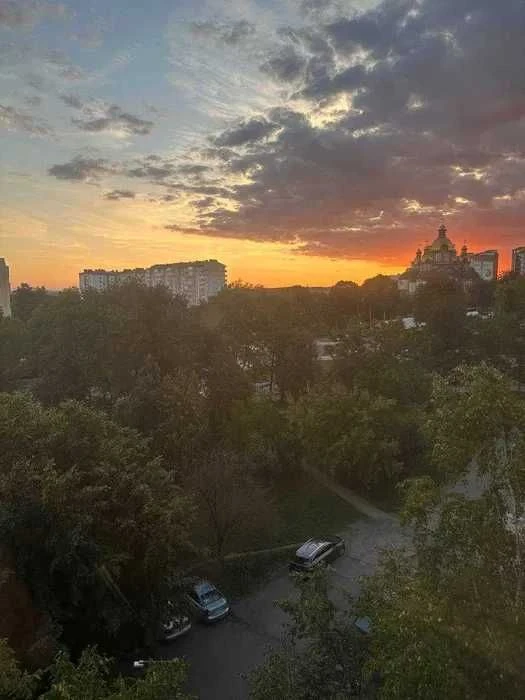 Продаж великої 3 кімнатної вул. Галицька