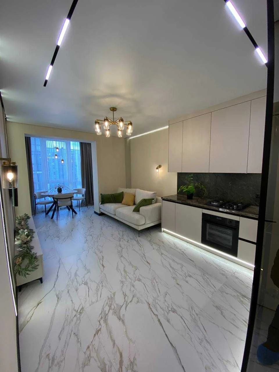 Sale of a stylish 2-room apartment in the residential complex "Lypky"